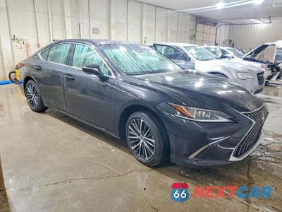 Czwarte zdjęcie samochodu z boku: 2025 LEXUS ES 350 BASE VIN:58ADZ1B1XSU201665 - miniatura