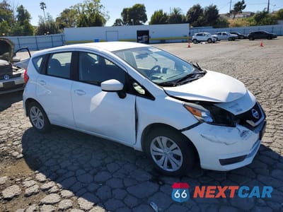 Czwarte zdjęcie samochodu z boku: 2018 NISSAN VERSA NOTE S VIN:3N1CE2CP4JL366165 - miniatura