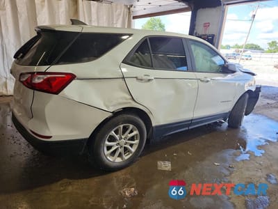 Trzecie zdjęcie samochodu z tyłu: 2020 CHEVROLET EQUINOX LS VIN:2GNAXHEVXL6256412 - miniatura