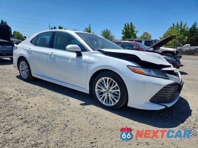 Czwarte zdjęcie samochodu z boku: 2019 TOYOTA CAMRY XLE VIN:4T1B11HK8KU684191 - miniatura