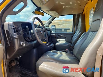 Piąte zdjęcie samochodu w środku: 2022 GMC SAVANA BOX TRUCK VIN:7GZ37TC76NN002562 - miniatura