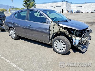 Czwarte zdjęcie samochodu z boku: 2017 NISSAN VERSA 1.6 SV VIN:3N1CN7AP3HL816205 - miniatura