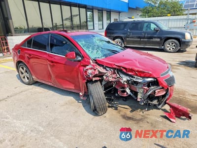 Czwarte zdjęcie samochodu z boku: 2014 CHEVROLET CRUZE VIN:1G1PE5SB7E7422382 - miniatura