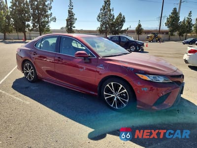 Czwarte zdjęcie samochodu z boku: 2018 TOYOTA CAMRY HYBRID SE VIN:4T1B21HK3JU506670 - miniatura