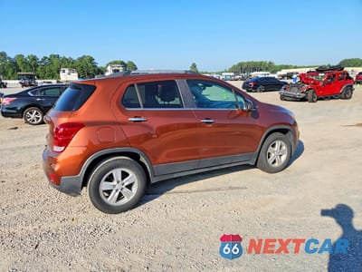 Trzecie zdjęcie samochodu z tyłu: 2019 CHEVROLET TRAX 1LT VIN:3GNCJLSB1KL278560 - miniatura