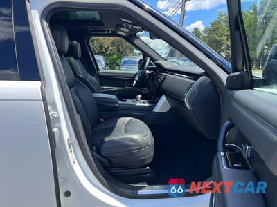 Piąte zdjęcie samochodu w środku: 2023 LAND ROVER RANGE ROVER SE VIN:SALKP9FU3PA038404 - miniatura