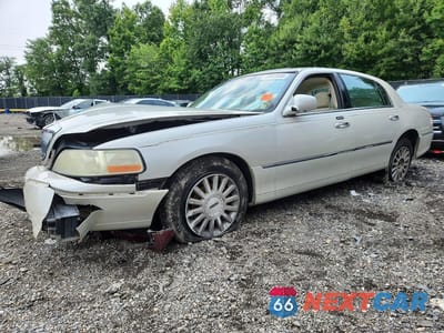 2004 LINCOLN TOWN CAR ULTIMATE 1LNHM83W94Y653984 - główne zdjęcie licytacji z USA - miniatura