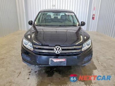 Piąte zdjęcie samochodu w środku: 2017 VOLKSWAGEN TIGUAN S VIN:WVGBV7AX0HK049614 - miniatura