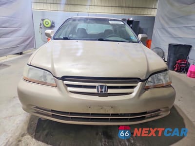 Piąte zdjęcie samochodu w środku: 2001 HONDA ACCORD LX VIN:1HGCG66521A052600 - miniatura