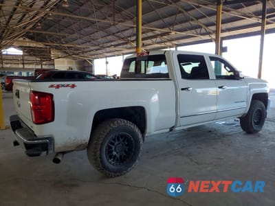 Trzecie zdjęcie samochodu z tyłu: 2017 CHEVROLET SILVERADO K1500 LTZ VIN:3GCUKSEJ6HG118120 - miniatura
