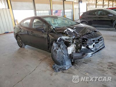 Czwarte zdjęcie samochodu z boku: 2024 NISSAN VERSA SV VIN:3N1CN8EV2RL881921 - miniatura
