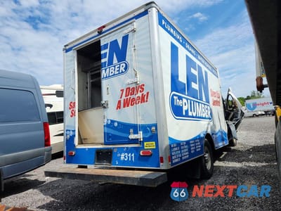 Trzecie zdjęcie samochodu z tyłu: 2021 CHEVROLET EXPRESS G3500 VIN:1HA0GRF71MN010528 - miniatura