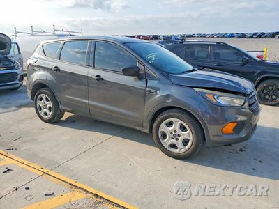 Czwarte zdjęcie samochodu z boku: 2018 FORD ESCAPE S VIN:1FMCU0F79JUA08447 - miniatura