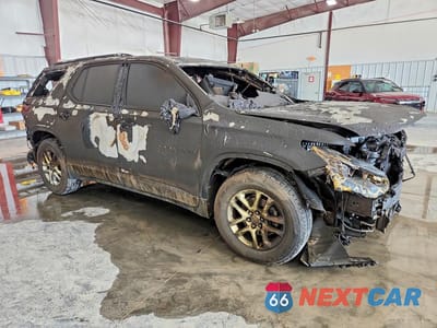 Czwarte zdjęcie samochodu z boku: 2021 CHEVROLET TRAVERSE LT VIN:1GNERGKW4MJ268174 - miniatura