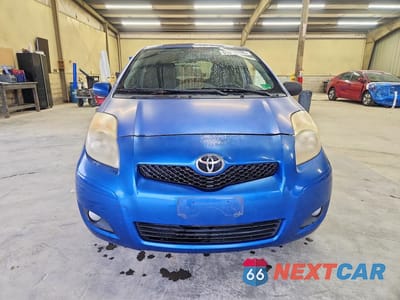 Piąte zdjęcie samochodu w środku: 2010 TOYOTA YARIS BASE VIN:JTDJT4K34A5321229 - miniatura