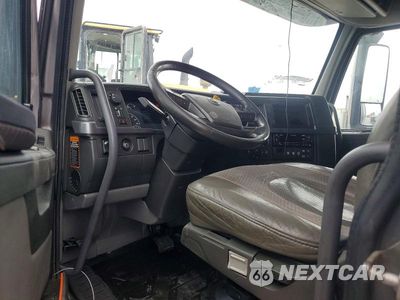 Zdjęcie 8 z 13 samochodu: 2022 VOLVO VNL SEMI TRUCK VIN:4V4NC9EH9NN288020 - miniatura