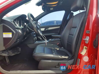 Zdjęcie 7 z 12 samochodu: 2013 MERCEDES-BENZ C 250 VIN:WDDGF4HB5DR288776 - miniatura