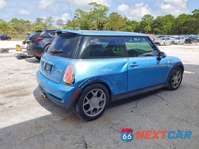 Trzecie zdjęcie samochodu z tyłu: 2005 MINI COOPER S VIN:WMWRE33565TL14014 - miniatura