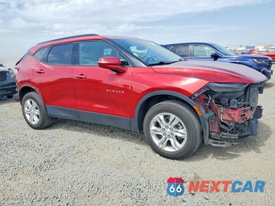 Czwarte zdjęcie samochodu z boku: 2022 CHEVROLET BLAZER 2LT VIN:3GNKBHR48NS118750 - miniatura