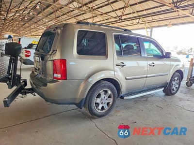 Trzecie zdjęcie samochodu z tyłu: 2011 HONDA PILOT TOURING VIN:5FNYF3H97BB013631 - miniatura