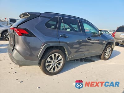 Trzecie zdjęcie samochodu z tyłu: 2022 TOYOTA RAV4 XLE PREMIUM VIN:2T3A1RFV3NC272507 - miniatura