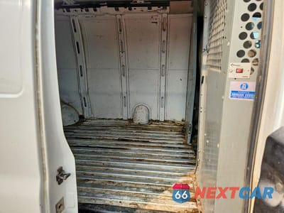 Zdjęcie 11 z 13 samochodu: 2004 CHEVROLET EXPRESS 3500 DELIVERY VAN VIN:1GCHG35U641126889 - miniatura