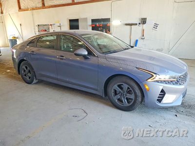 Czwarte zdjęcie samochodu z boku: 2022 KIA K5 LX VIN:5XXG24J25NG162406 - miniatura