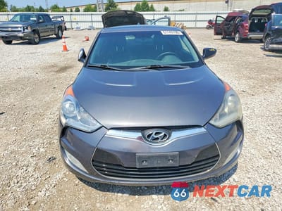 Piąte zdjęcie samochodu w środku: 2013 HYUNDAI VELOSTER BASE VIN:KMHTC6ADXDU172099 - miniatura