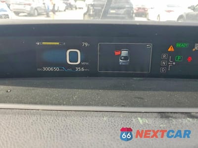 Zdjęcie 9 z 13 samochodu: 2016 TOYOTA PRIUS TWO VIN:JTDKBRFUXG3516375 - miniatura