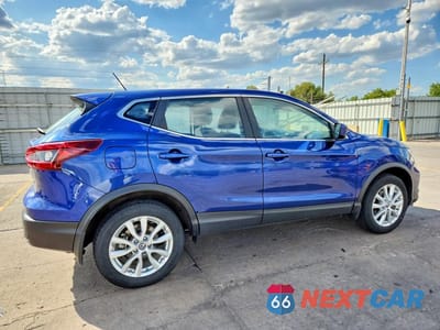 Trzecie zdjęcie samochodu z tyłu: 2022 NISSAN ROGUE SPORT S VIN:JN1BJ1AW9NW471120 - miniatura
