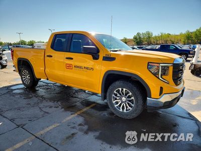 Czwarte zdjęcie samochodu z boku: 2023 GMC SIERRA K1500 VIN:1GTRUAEKXPZ223261 - miniatura