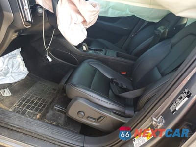 Zdjęcie 7 z 12 samochodu: 2019 VOLVO XC40 T5 MOMENTUM VIN:YV4162UK9K2117154 - miniatura