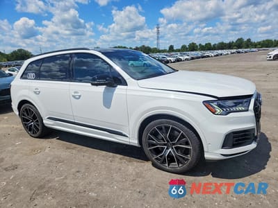 Czwarte zdjęcie samochodu z boku: 2021 AUDI Q7 PRESTIGE VIN:WA1VXAF75MD021012 - miniatura