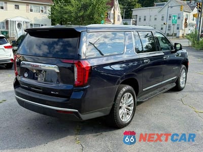 Trzecie zdjęcie samochodu z tyłu: 2022 GMC YUKON XL K1500 SLT VIN:1GKS2GKD4NR246536 - miniatura