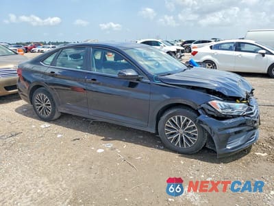 Czwarte zdjęcie samochodu z boku: 2021 VOLKSWAGEN JETTA S VIN:3VWC57BU1MM070520 - miniatura