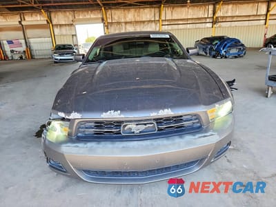 Piąte zdjęcie samochodu w środku: 2011 FORD MUSTANG VIN:1ZVBP8AM2B5169587 - miniatura