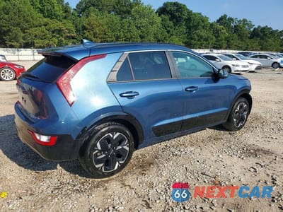 Trzecie zdjęcie samochodu z tyłu: 2023 KIA NIRO WIND VIN:KNDCR3L10P5045932 - miniatura