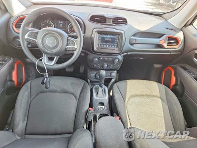 Zdjęcie 8 z 13 samochodu: 2018 JEEP RENEGADE SPORT VIN:ZACCJBAB8JPH62347 - miniatura