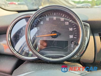 Zdjęcie 9 z 12 samochodu: 2018 MINI COOPER VIN:WMWXU1C51J2F81059 - miniatura
