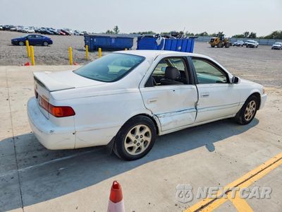 Trzecie zdjęcie samochodu z tyłu: 2000 TOYOTA CAMRY LE VIN:JT2BG22K5Y0400994 - miniatura
