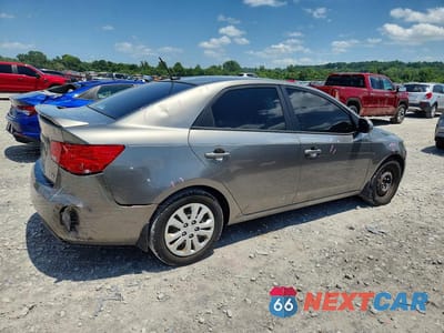 Trzecie zdjęcie samochodu z tyłu: 2011 KIA FORTE EX VIN:KNAFU4A2XB5457147 - miniatura