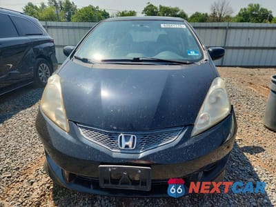Piąte zdjęcie samochodu w środku: 2010 HONDA FIT SPORT VIN:JHMGE8G42AC002712 - miniatura