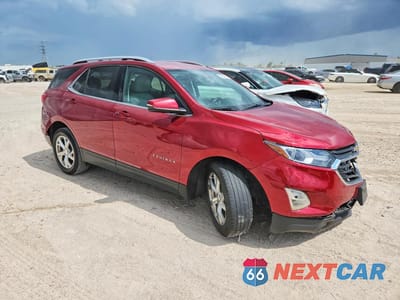 Czwarte zdjęcie samochodu z boku: 2019 CHEVROLET EQUINOX LT VIN:2GNAXLEXXK6233800 - miniatura