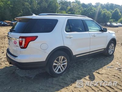 Trzecie zdjęcie samochodu z tyłu: 2018 FORD EXPLORER XLT VIN:1FM5K8D81JGA29977 - miniatura