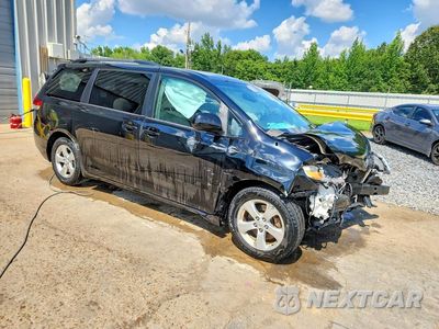 Czwarte zdjęcie samochodu z boku: 2013 TOYOTA SIENNA LE VIN:5TDKK3DC3DS340271 - miniatura