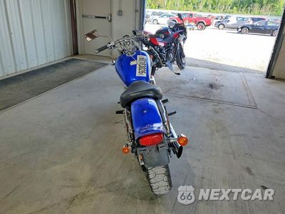 Czwarte zdjęcie samochodu z boku: 2004 SUZUKI VZ800 VIN:JS1VS53A542101086 - miniatura