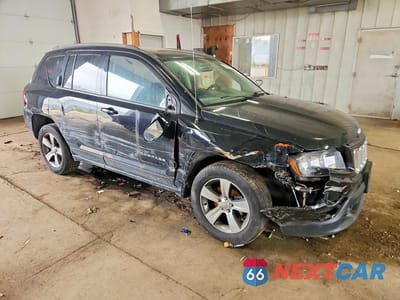 Czwarte zdjęcie samochodu z boku: 2017 JEEP COMPASS LATITUDE VIN:1C4NJDEB5HD113189 - miniatura