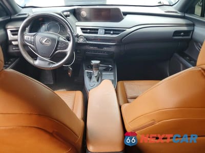 Zdjęcie 8 z 12 samochodu: 2021 LEXUS UX 200 BASE VIN:JTHP3JBH3M2043576 - miniatura