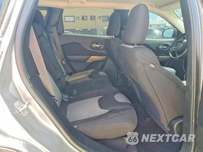 Zdjęcie 10 z 12 samochodu: 2018 JEEP CHEROKEE LATITUDE VIN:1C4PJLCB2JD540051 - miniatura