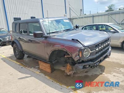 Czwarte zdjęcie samochodu z boku: 2022 FORD BRONCO BASE VIN:1FMEE5DH5NLB17515 - miniatura